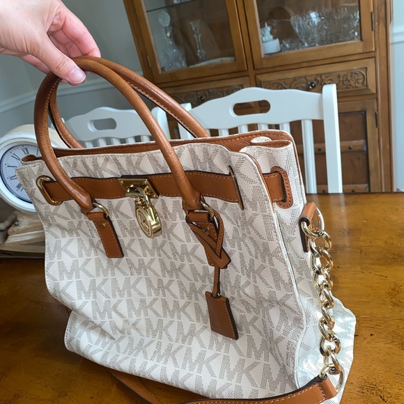MICHAEL KORS LG HAMILTON TOTE Vanilla with lock and key - Picture 7 of 9